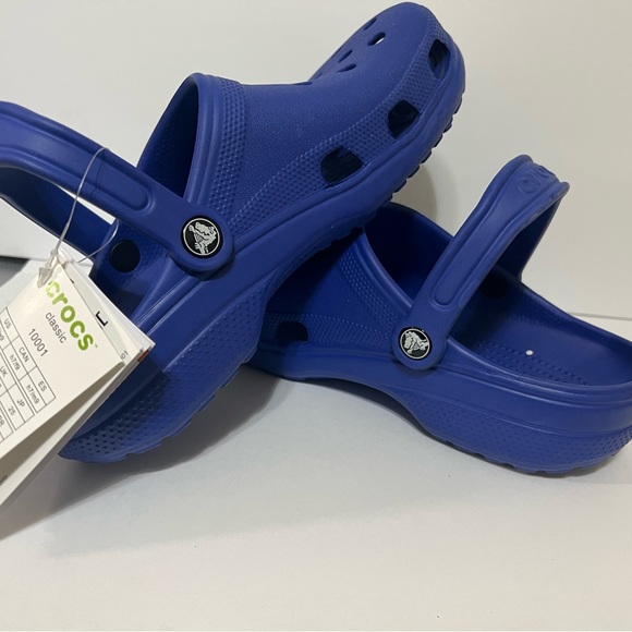 Unisex crocs. Size Men 7 and Size women 9. - Picture 9 of 9